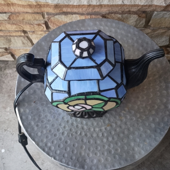 Vintage Tiffany Style Floral Stained Glass Tea Pot Table Lamp By Cheyenne Decor - Picture 5 of 8